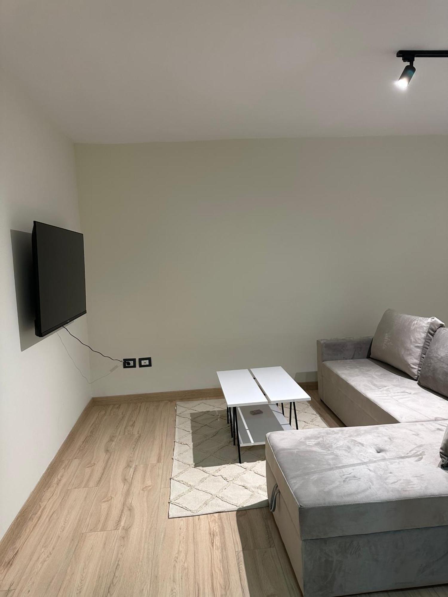 White Apartment, In The Center Of Tirana Exterior foto