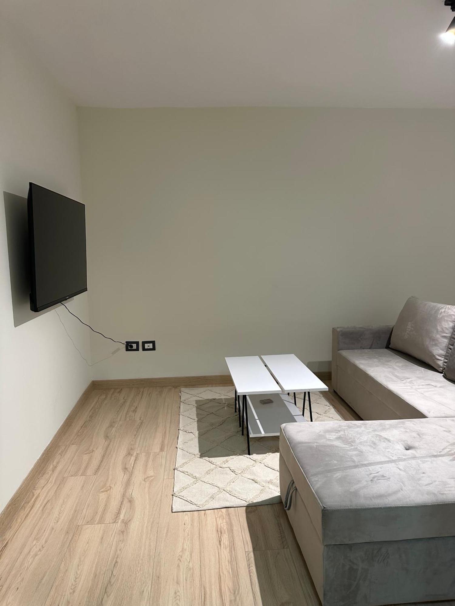 White Apartment, In The Center Of Tirana Exterior foto